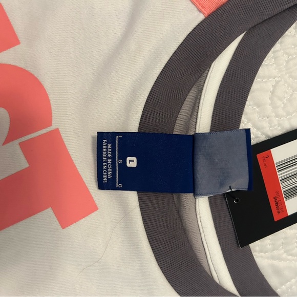 New Nike women’s top - Picture 8 of 10